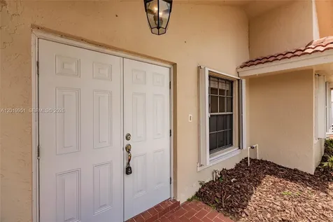 8359 NW 189th St Road Hialeah FL 33015