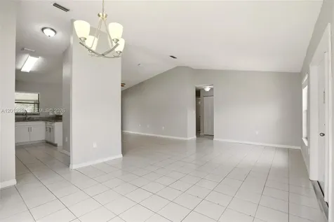 8359 NW 189th St Road Hialeah FL 33015