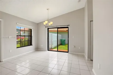 8359 NW 189th St Road Hialeah FL 33015