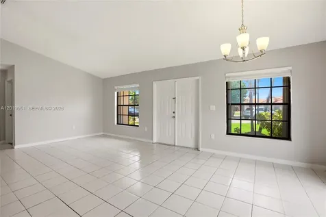 8359 NW 189th St Road Hialeah FL 33015