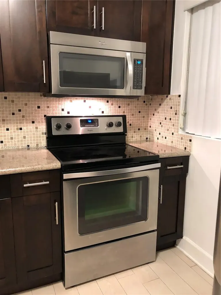 221 SW 9 Avenue Miami FL 33130