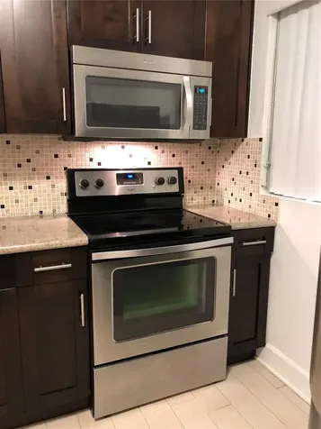 221 SW 9 Avenue Miami FL 33130