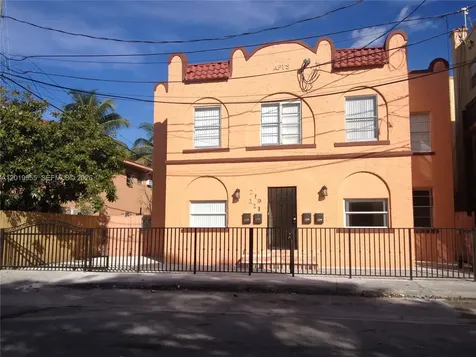 221 SW 9 Avenue Miami FL 33130
