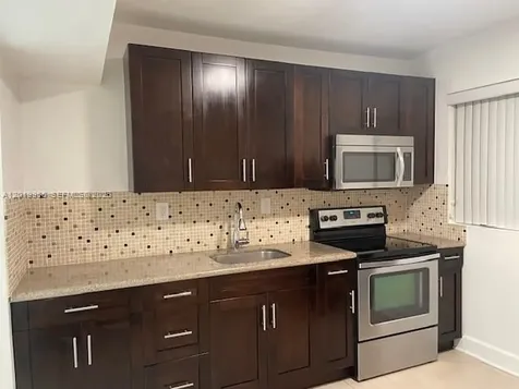 221 SW 9 Avenue Miami FL 33130