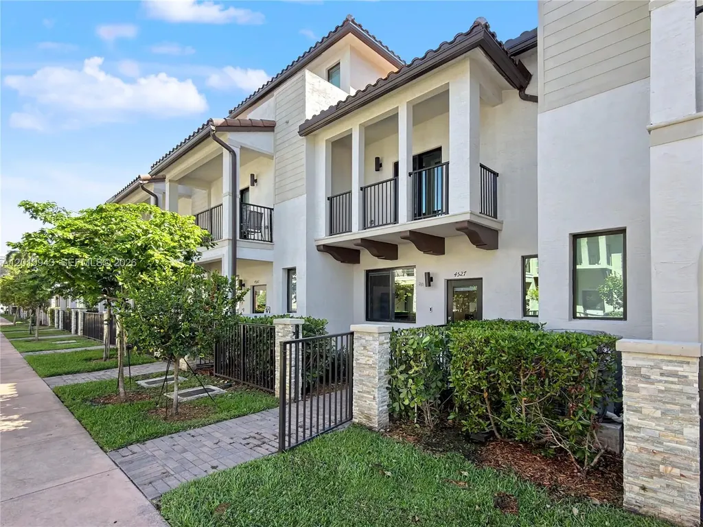 4527 NW 83rd Path Doral FL 33166