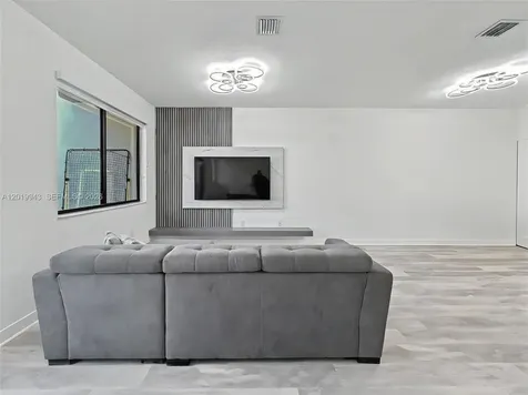 4527 NW 83rd Path Doral FL 33166