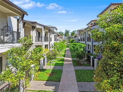 4527 NW 83rd Path Doral FL 33166