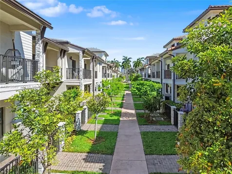 4527 NW 83rd Path Doral FL 33166