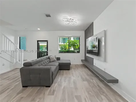 4527 NW 83rd Path Doral FL 33166
