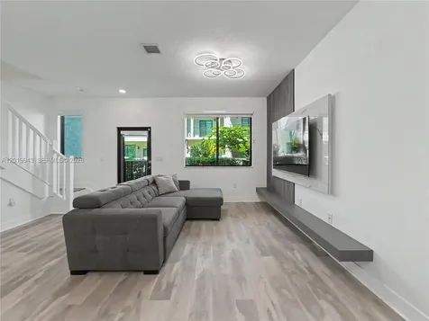 4527 NW 83rd Path Doral FL 33166