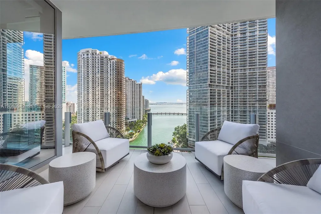 300 Biscayne Blvd Way Miami FL 33131