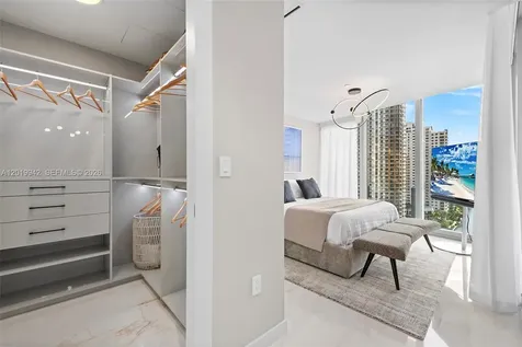 300 Biscayne Blvd Way Miami FL 33131