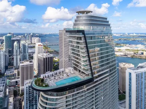 300 Biscayne Blvd Way Miami FL 33131