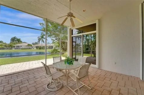 2525 Bay Pointe Court Weston FL 33327