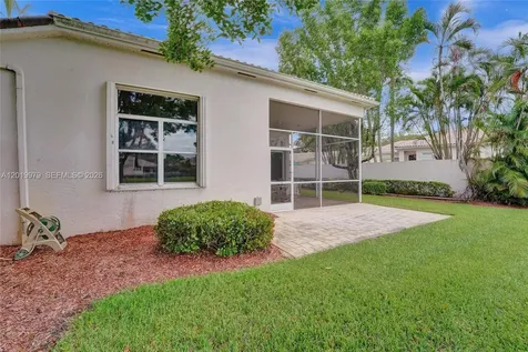 2525 Bay Pointe Court Weston FL 33327