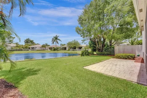 2525 Bay Pointe Court Weston FL 33327