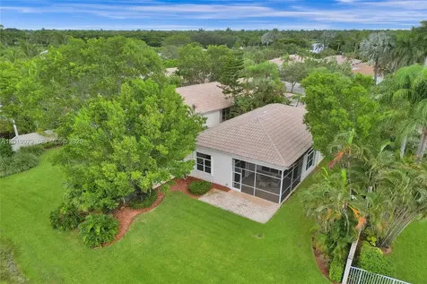 2525 Bay Pointe Court Weston FL 33327
