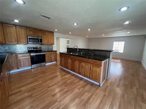 2860 NW 207th Street Miami Gardens FL 33056