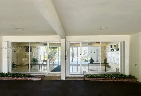 300 Galen Drive Key Biscayne FL 33149