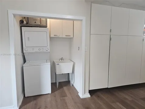 241 NE 1st Terrace Dania Beach FL 33004