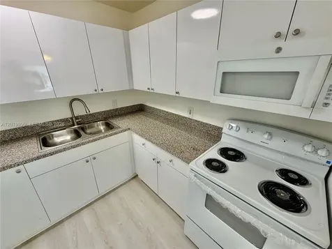 4801 SW 18th Street West Park FL 33023