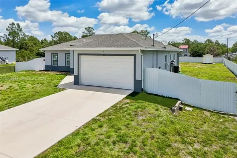 910 Richmond Avenue N Lehigh Acres FL 33972