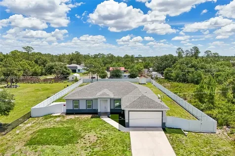 910 Richmond Avenue N Lehigh Acres FL 33972