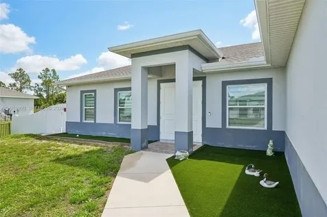 910 Richmond Avenue N Lehigh Acres FL 33972