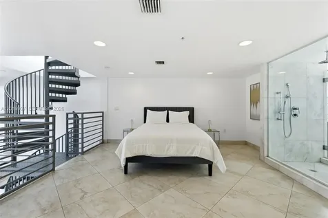 421 Meridian Avenue Miami Beach FL 33139