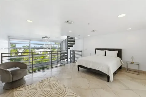 421 Meridian Avenue Miami Beach FL 33139