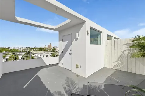 421 Meridian Avenue Miami Beach FL 33139
