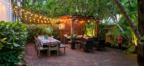 209 E Enid Drive Key Biscayne FL 33149