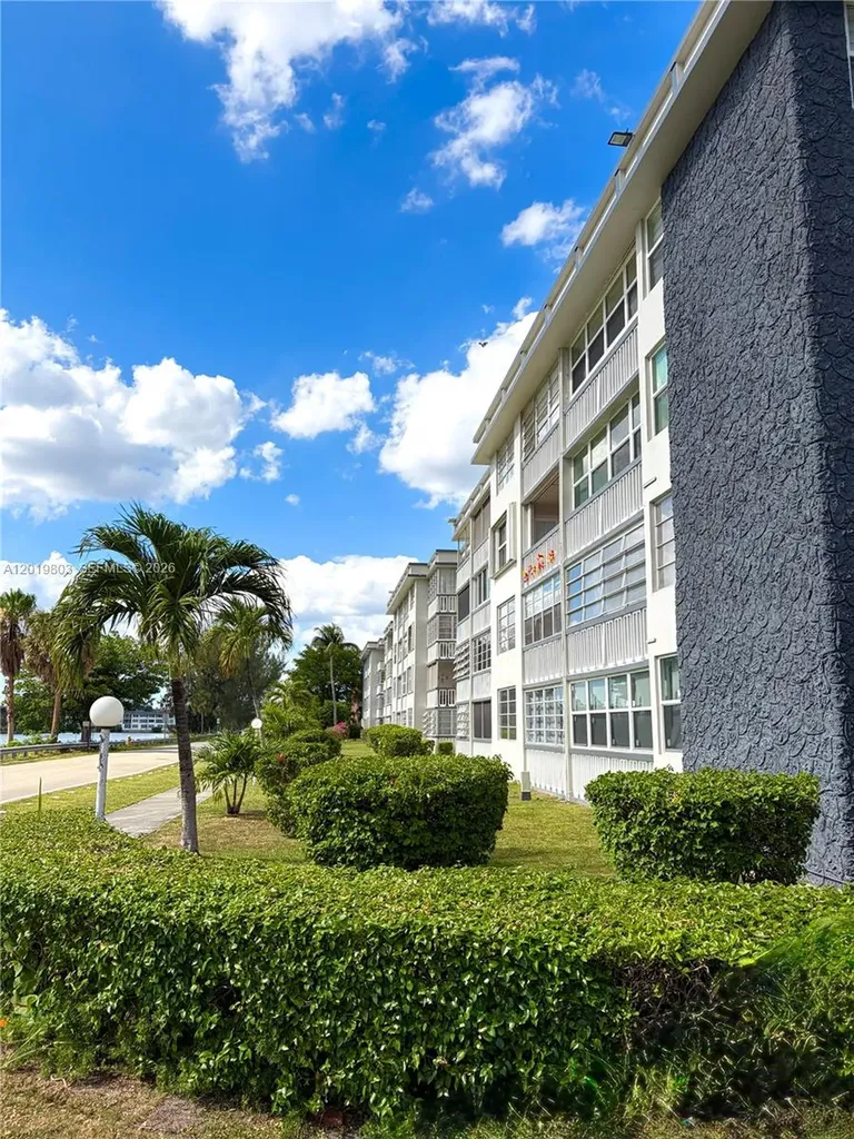 18601 NE 14th Avenue Miami FL 33179