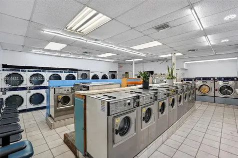 Coin Laundry For Sale On Palm Ave Hialeah Hialeah FL 33010