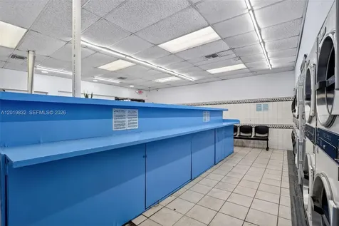 Coin Laundry For Sale On Palm Ave Hialeah Hialeah FL 33010