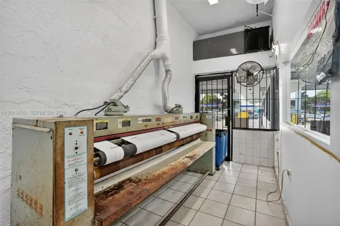 Coin Laundry For Sale On Palm Ave Hialeah Hialeah FL 33010