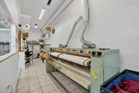 Coin Laundry For Sale On Palm Ave Hialeah Hialeah FL 33010