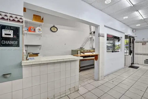 Coin Laundry For Sale On Palm Ave Hialeah Hialeah FL 33010