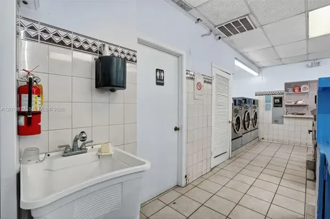 Coin Laundry For Sale On Palm Ave Hialeah Hialeah FL 33010