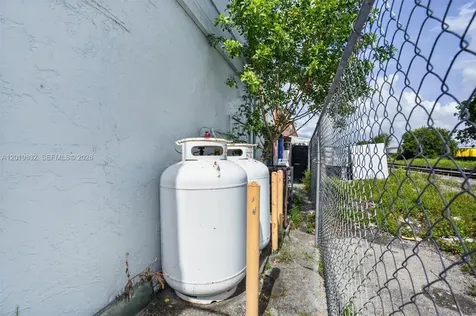 Coin Laundry For Sale On Palm Ave Hialeah Hialeah FL 33010
