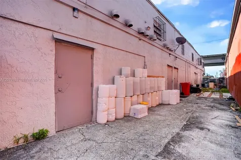 Coin Laundry For Sale On Palm Ave Hialeah Hialeah FL 33010