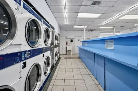 Coin Laundry For Sale On Palm Ave Hialeah Hialeah FL 33010