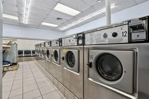 Coin Laundry For Sale On Palm Ave Hialeah Hialeah FL 33010