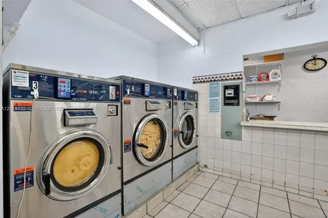 Coin Laundry For Sale On Palm Ave Hialeah Hialeah FL 33010