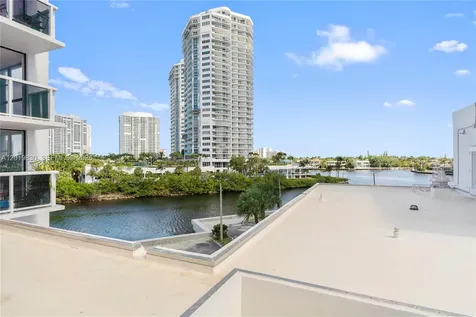 20505 E Country Club Drive Aventura FL 33180