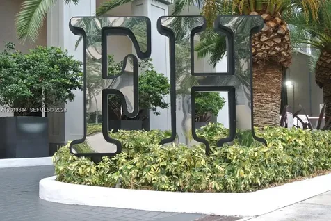 185 SE 14th Terrace Miami FL 33131