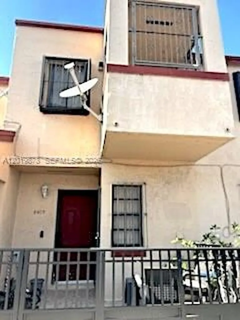 2407 W 52nd Place Hialeah FL 33016