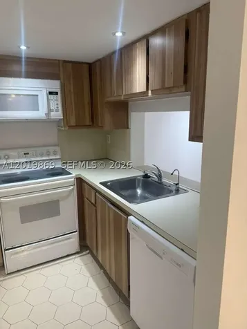 20840 San Simeon Way Miami FL 33179