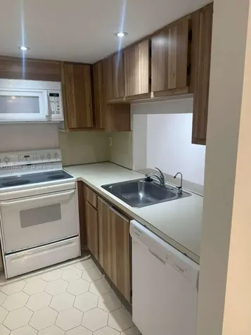 20840 San Simeon Way Miami FL 33179