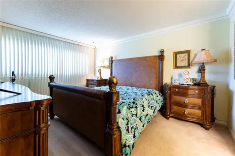 1600 SW 127th Way Pembroke Pines FL 33027